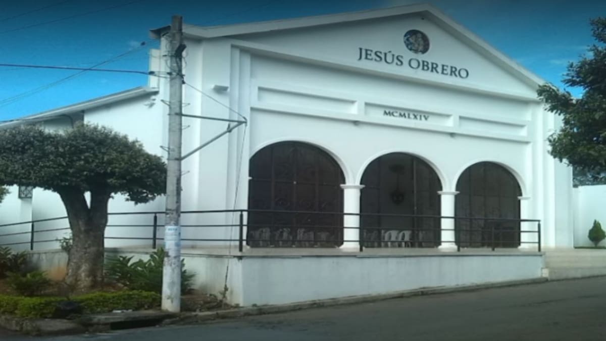 Entró a una iglesia y se robó el celular con el que se transmitía la misa