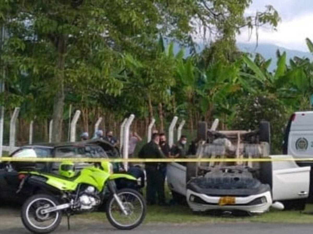 En volcamiento de vehículo fueron incautados 846 paquetes de marihuana