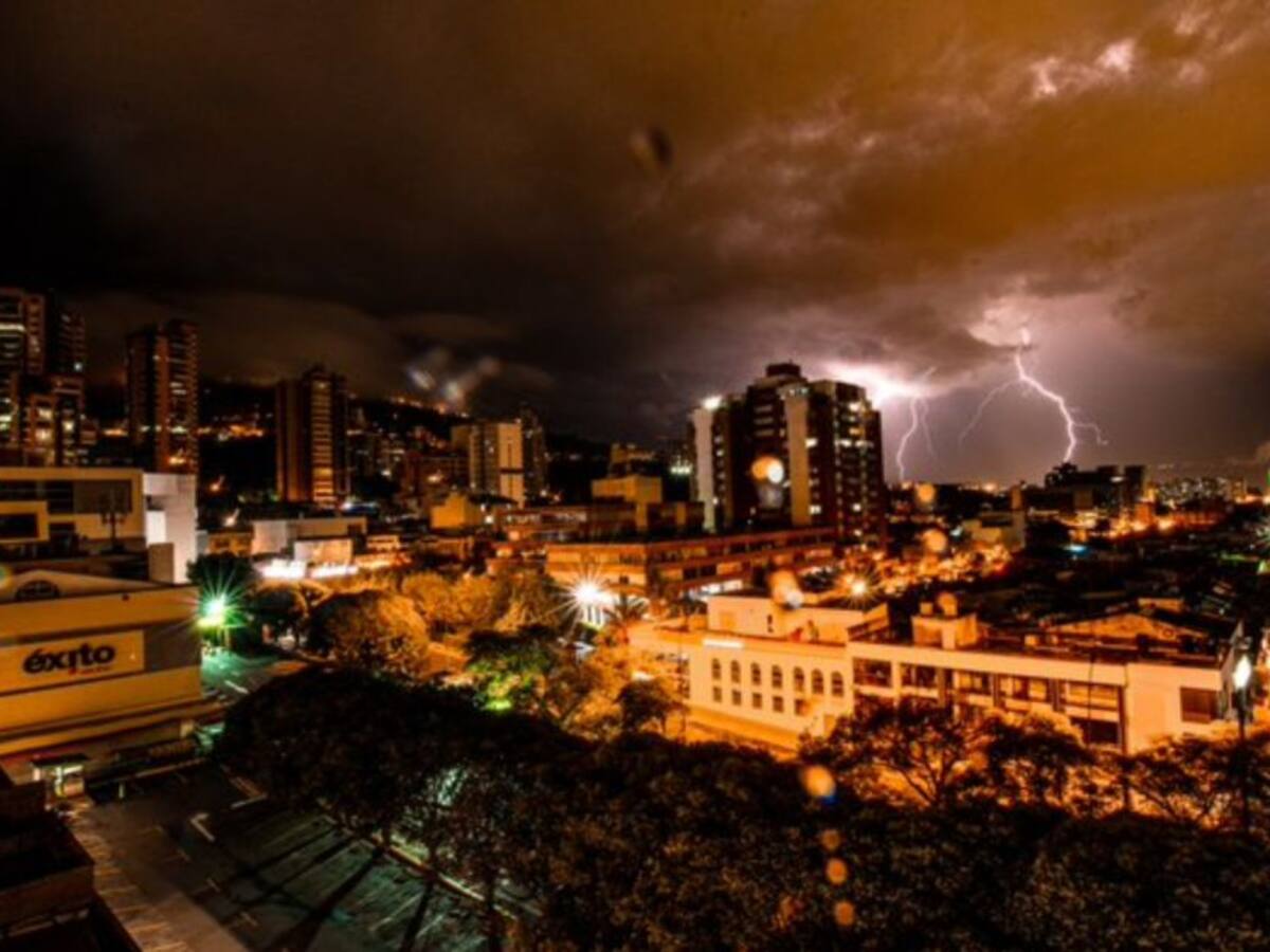 La impactante fotografía de la tempestad del viernes santo