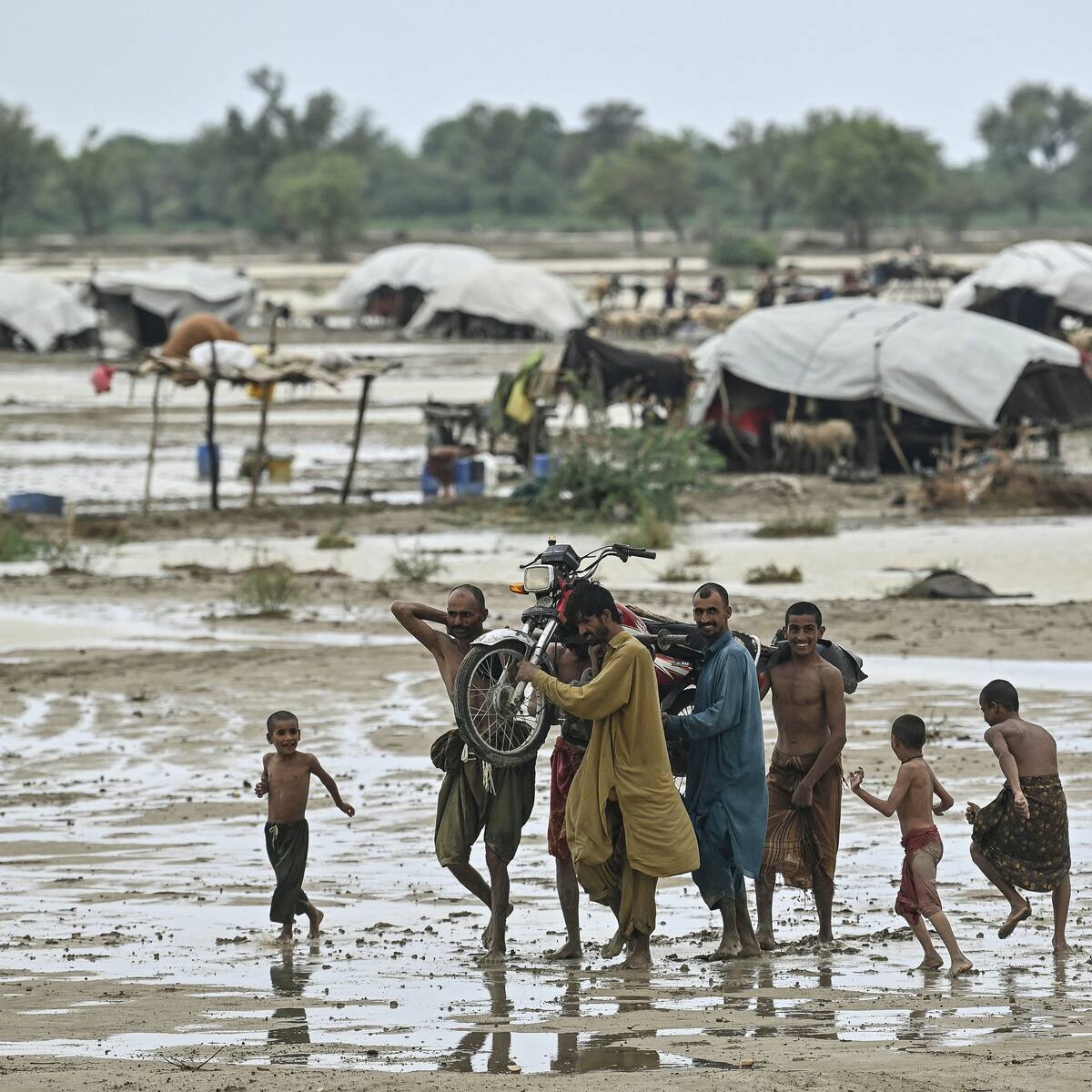 Pakistán: 48 horas de lluvias dejan más de 340 muertos