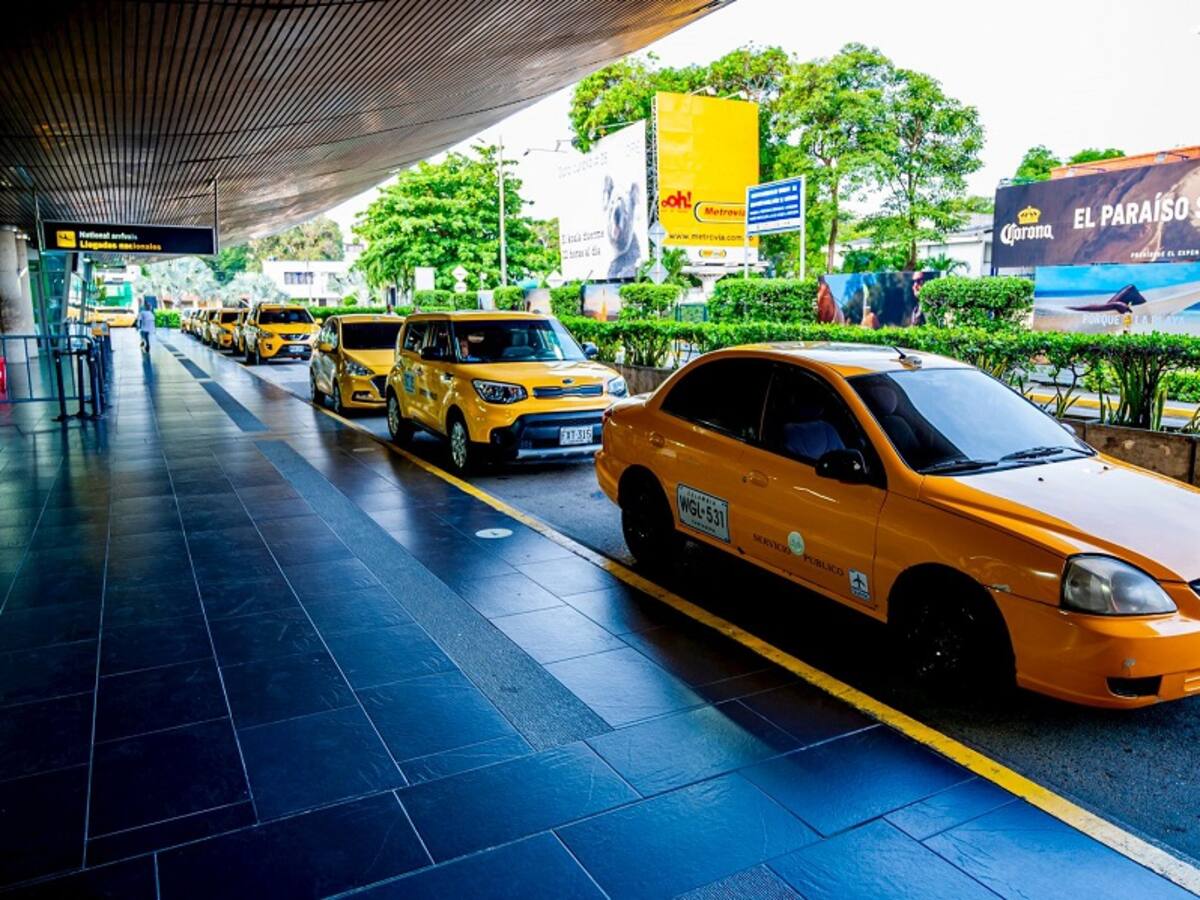 Sacsa emite recomendaciones a viajeros del aeropuerto de Cartagena por paro de taxistas