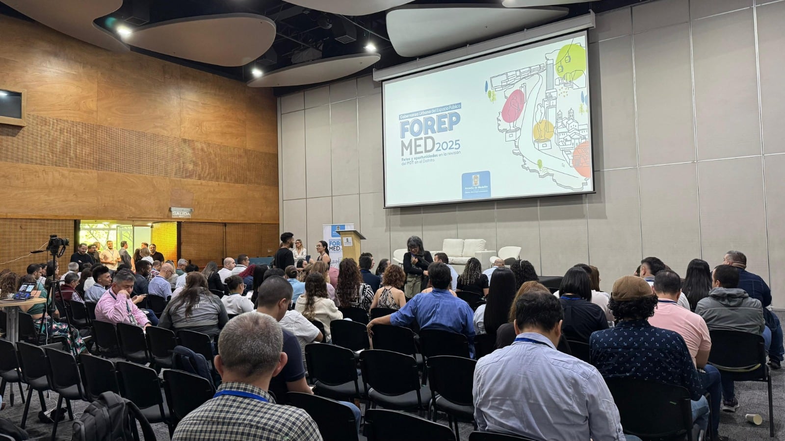 Medellín analiza el espacio público en foro clave para el POT 2025. Foto: Alcaldía de Medellín.