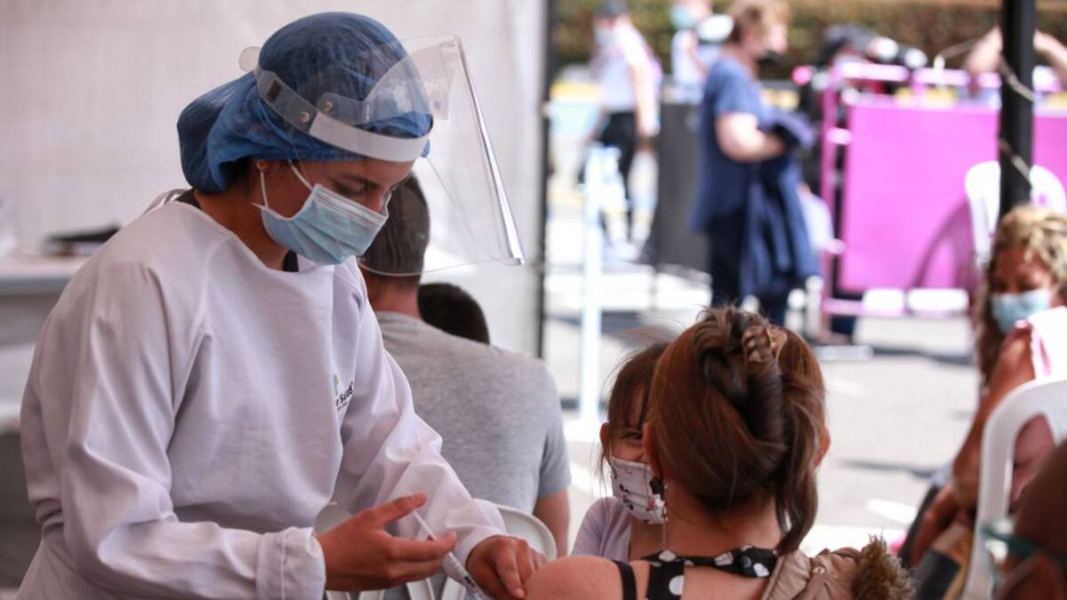 Así se aplicará la vacuna contra la COVID tras cierre de puntos masivos