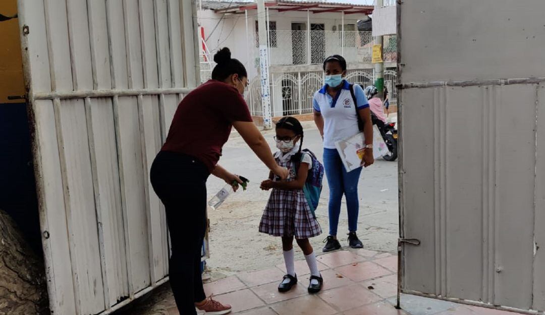 Se comprarán termómetros, jabón, gel, alcohol, dispensadores y lavamanos portátiles