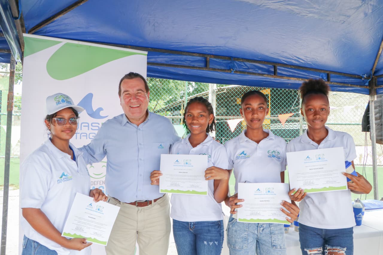 Aguas de Cartagena forma a 60 niños como líderes ambientales en La Boquilla