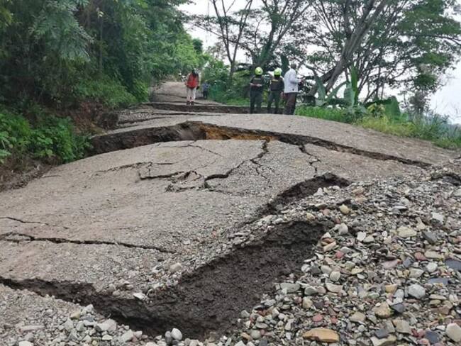 VIDEO: Grietas en la vía incomunican a San Vicente de Chucurí