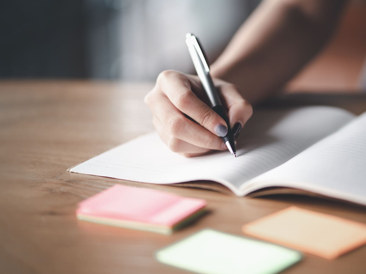 ¿Cómo es la letra de una persona sociable? Explicación según la grafología