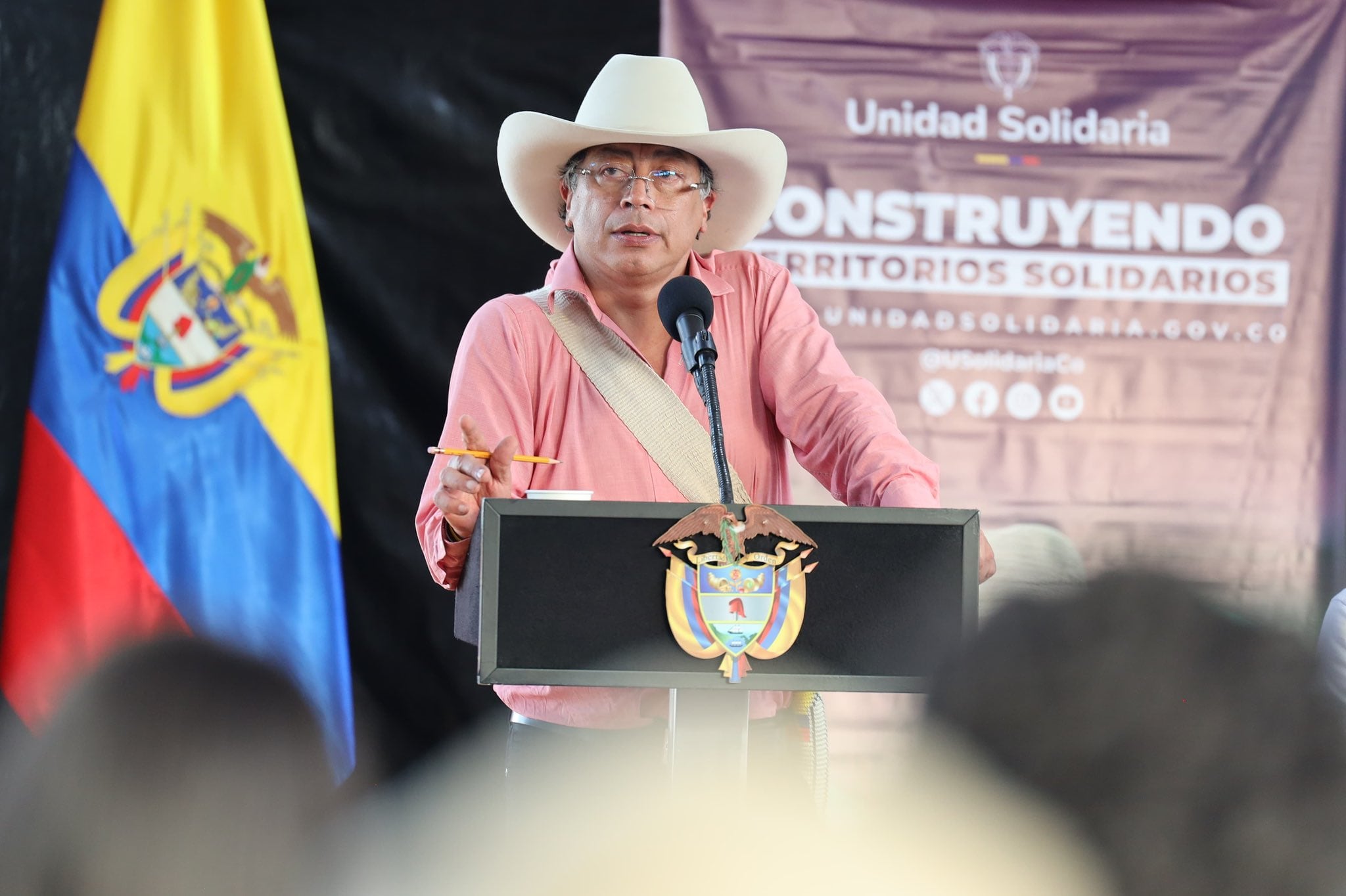 El presidente Gustavo Petro celebró el nombramiento del nuevo papa León XIV, resaltando su perfil multicultural como una oportunidad para promover el diálogo global