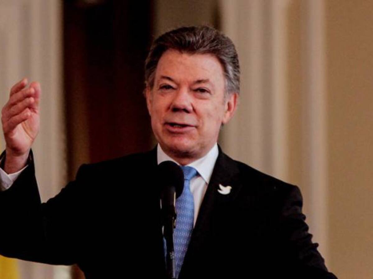 El presidente tiene la facultad de redactar la pregunta que se le dé la gana: Santos