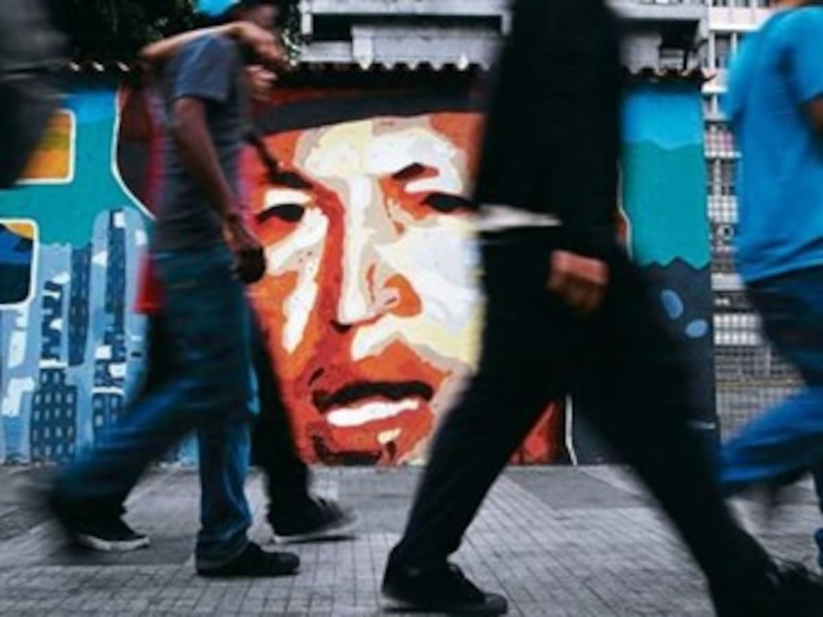 Venezolanos entre el apoyo al presidente Chávez y la incertidumbre política