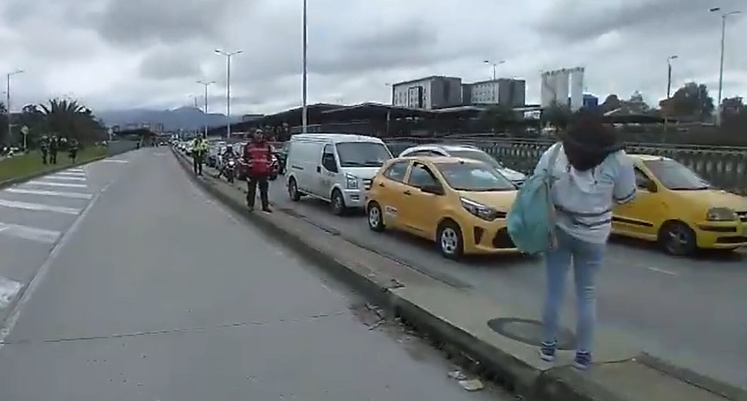 Movilidad Bogotá bloqueo en la calle 26 vía al aeropuerto El Dorado