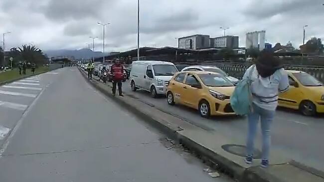 Movilidad Bogotá bloqueo en la calle 26 vía al aeropuerto El Dorado