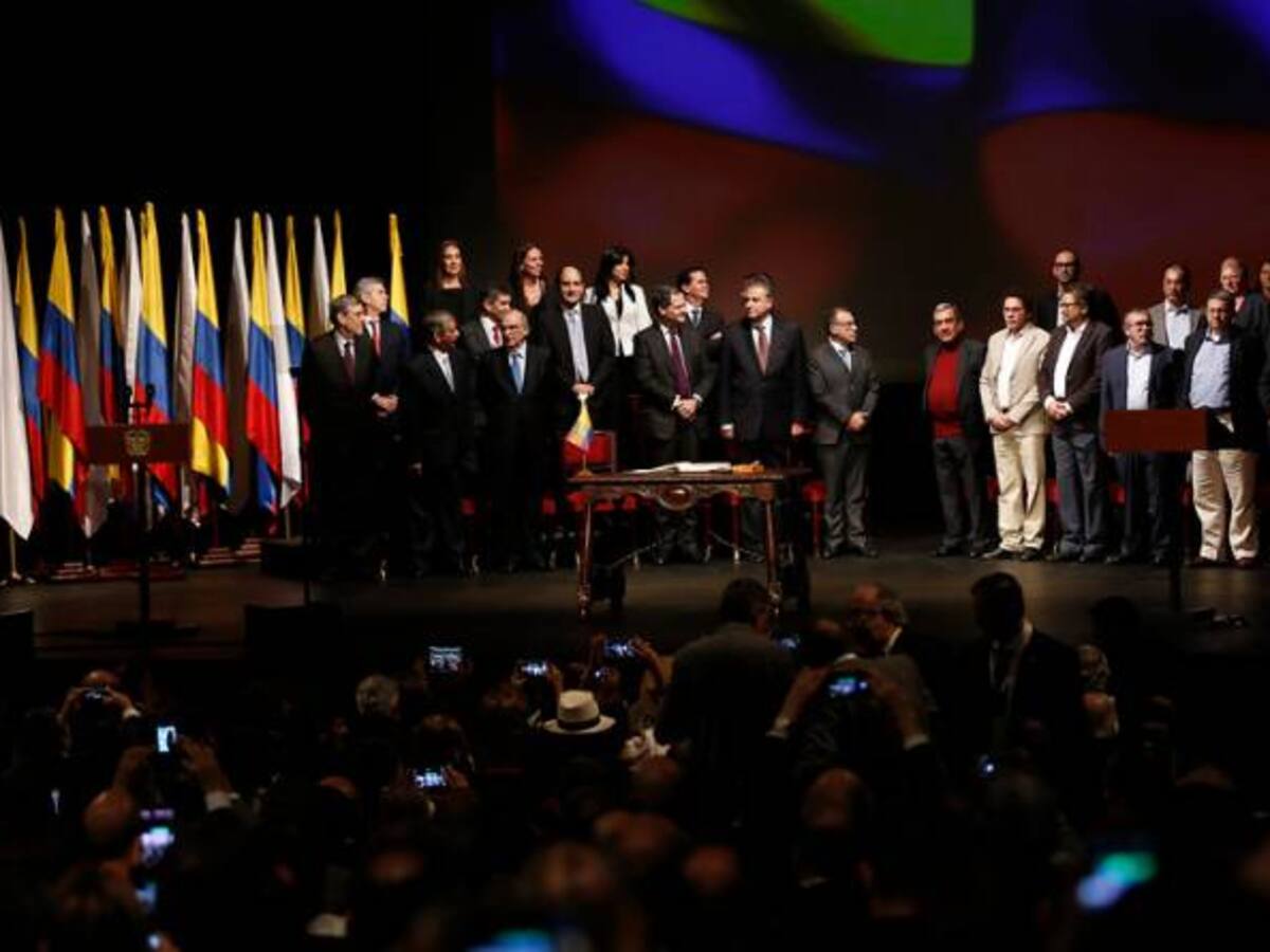 Negociadores de paz del Gobierno y Farc recibirán el Premio Nacional de Paz de este año