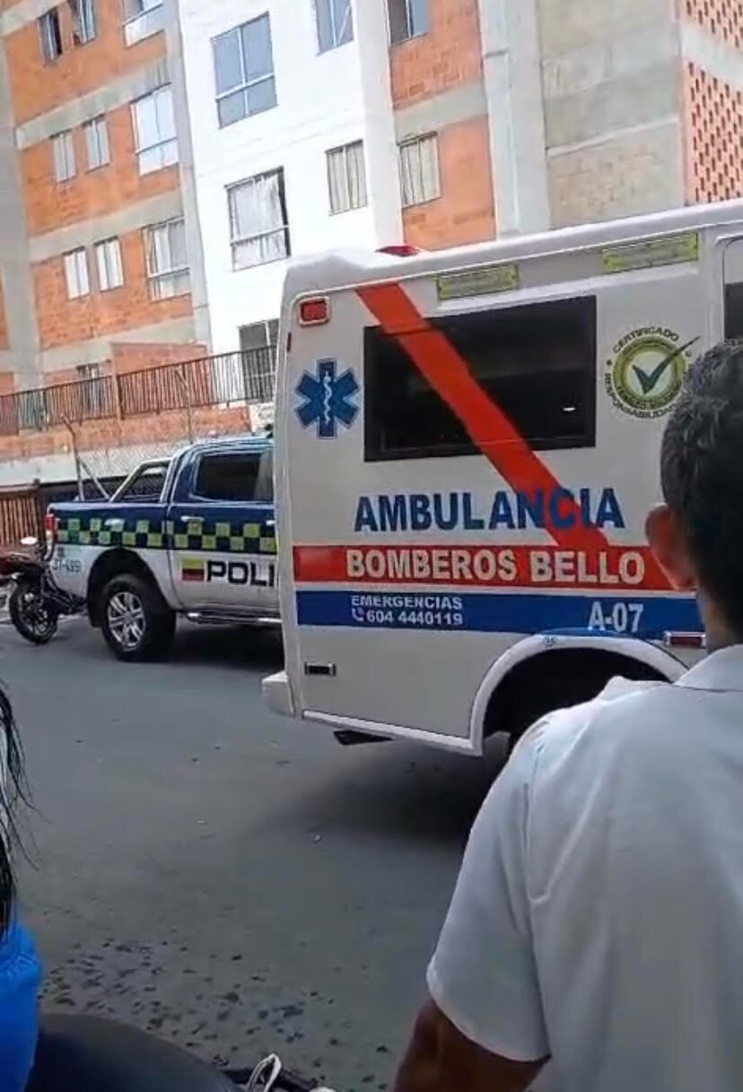 Los bomberos y la Policía atendieron el caso en Bello, Antioquia. Foto: Denunicias Antioquia.