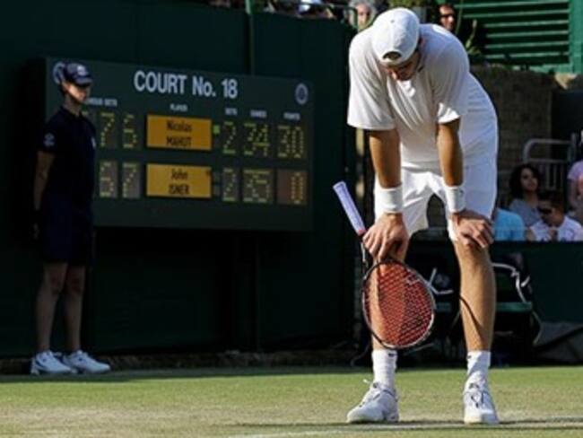John Isner vence a Nicolas Mahut 70-68 tras 11 horas de juego en Wimbledon