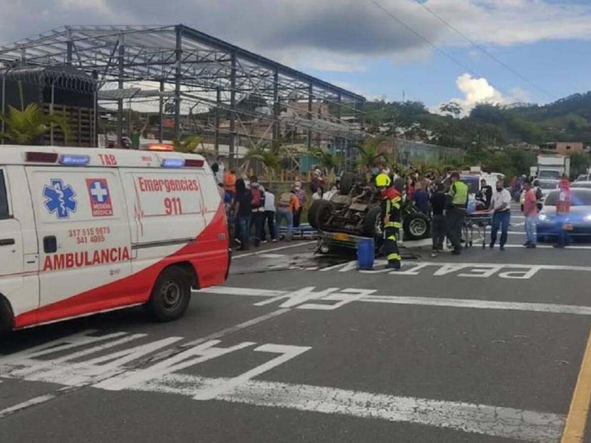Grave accidente en la vía Chinchiná - Santa Rosa, dejó cuatro heridos