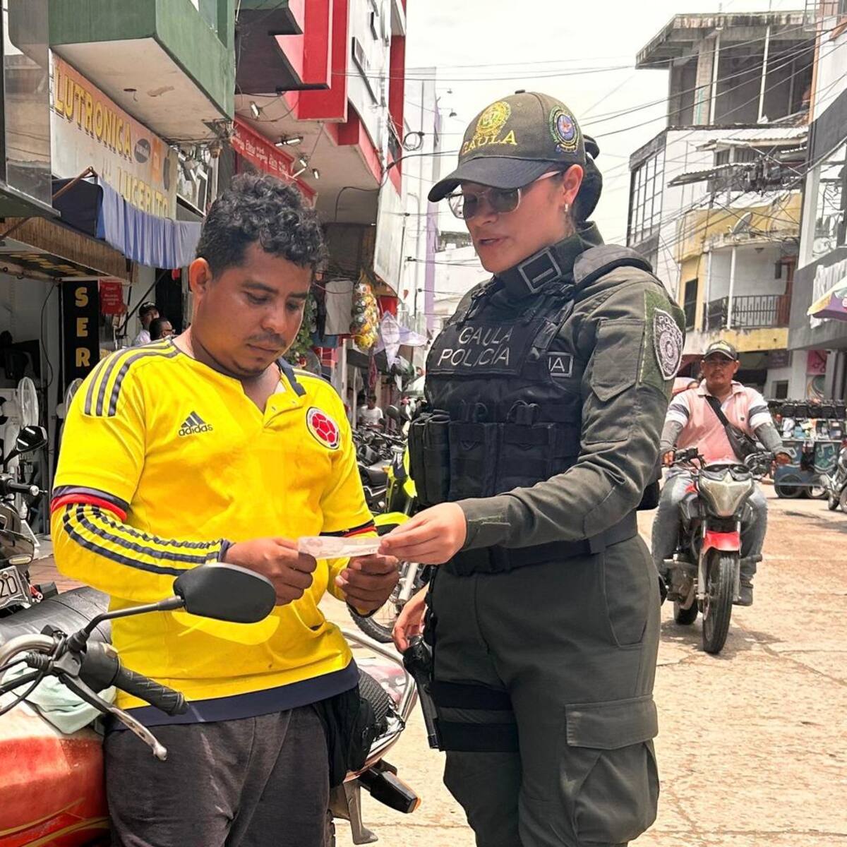 “Seguros, cercanos y presentes”: policía garantiza seguridad durante partido de Colombia en Bolívar