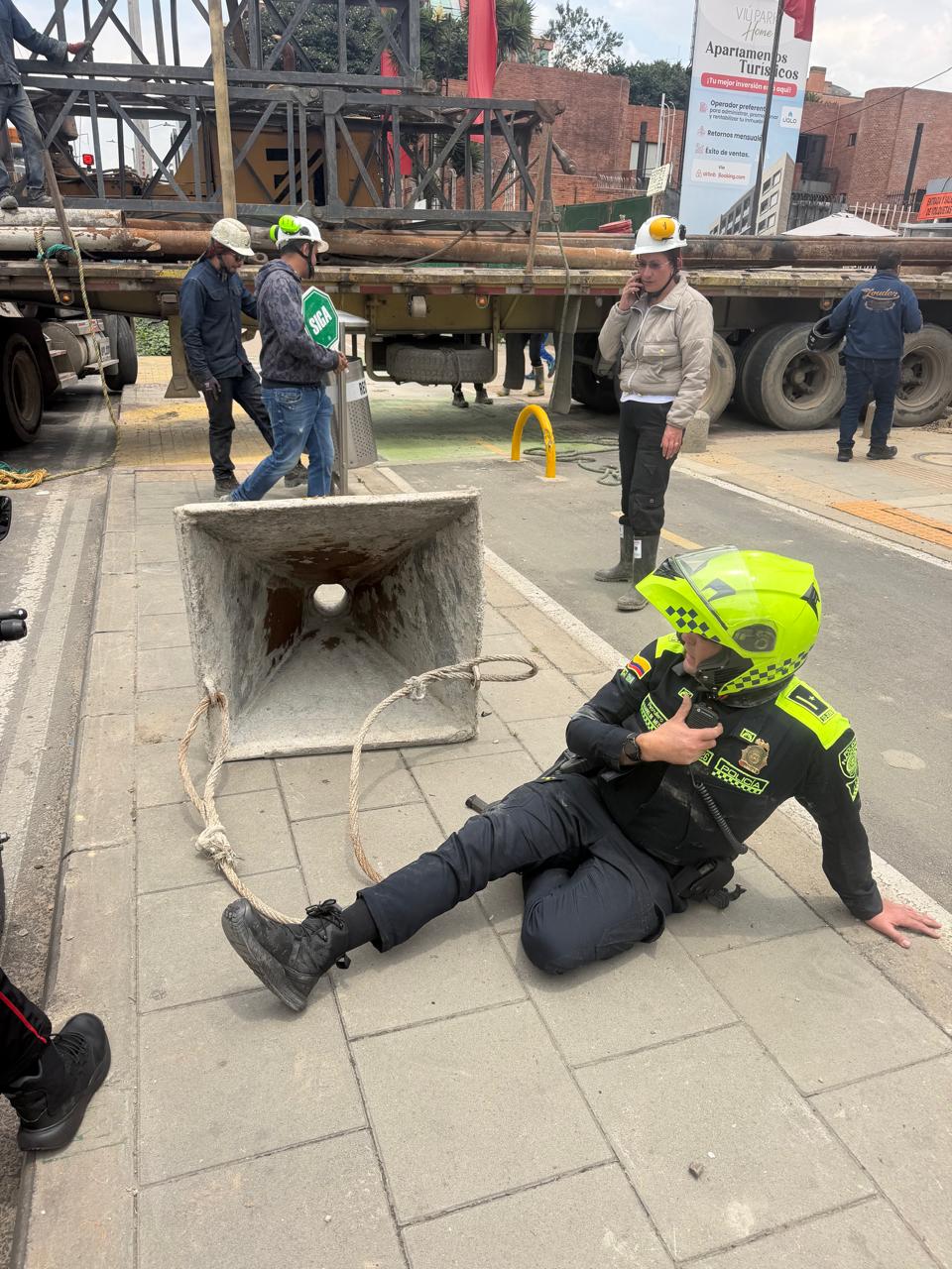 Policía herido por un embudo metálico. Foto: suministrada