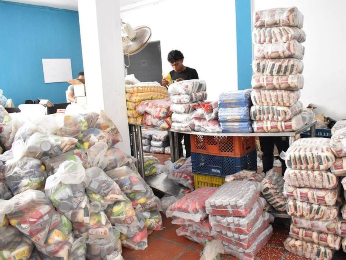 Inició recepción de ayudas en el coliseo Bernardo Caraballo para damnificados del terremoto