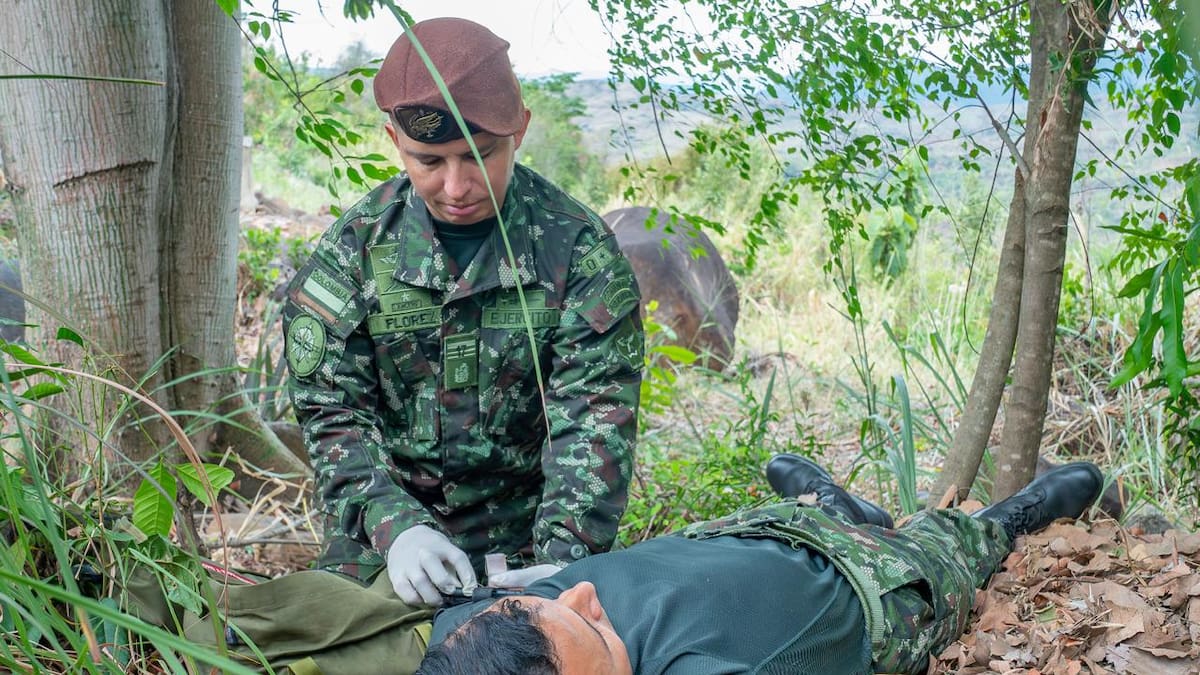 Un héroe sin armas: la historia del soldado que salva vidas en medio de la guerra
