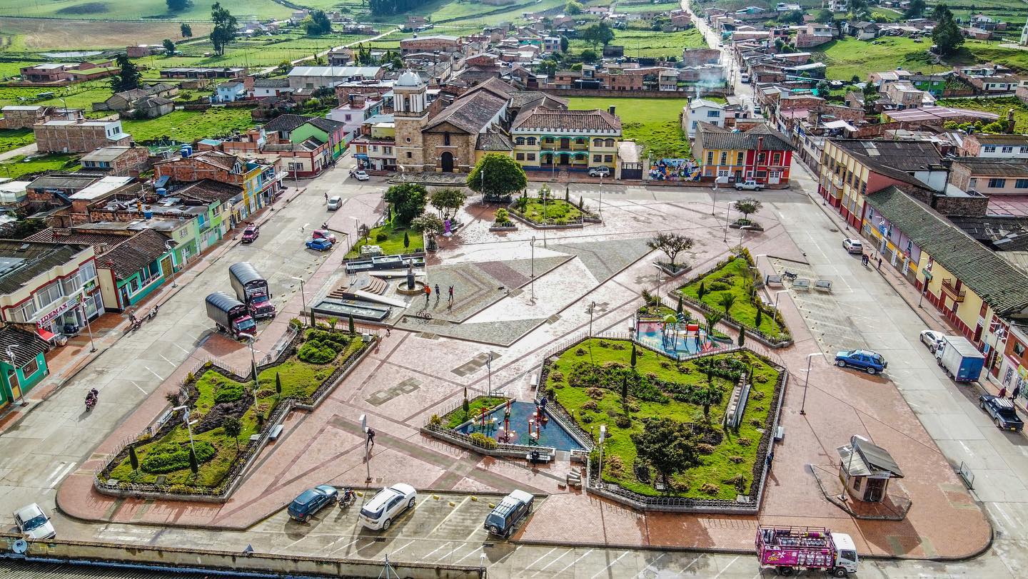 Encuentran sin vida a una mujer y sus dos hijos dentro de un reservorio en una vereda de Siachoque