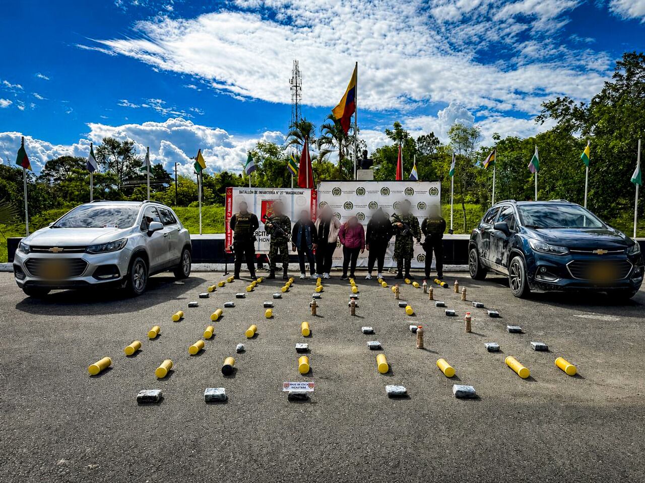 Incautados 74,4 kilogramos de pasta base de coca, dos automotores y cuatro teléfonos celulares. Foto Relacionada 