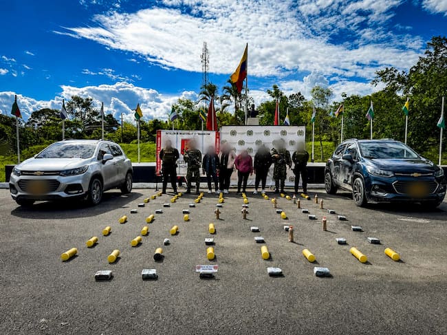 Incautados 74,4 kilogramos de pasta base de coca, dos automotores y cuatro teléfonos celulares. Foto Relacionada