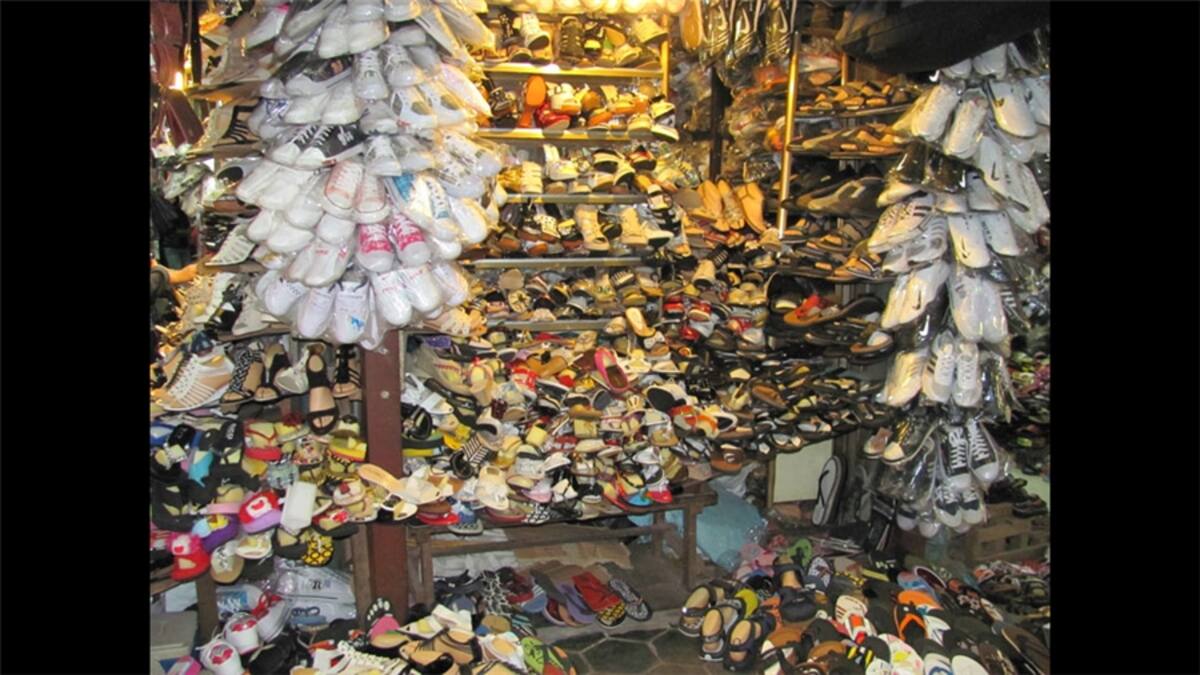 Tres colores, uno de los temas de septiembre. Pedro Carrión nos dice: “Contraluz de un animal con el mar de fondo”.