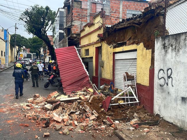 Dos heridos graves tras caída de un techo en Bucaramanga