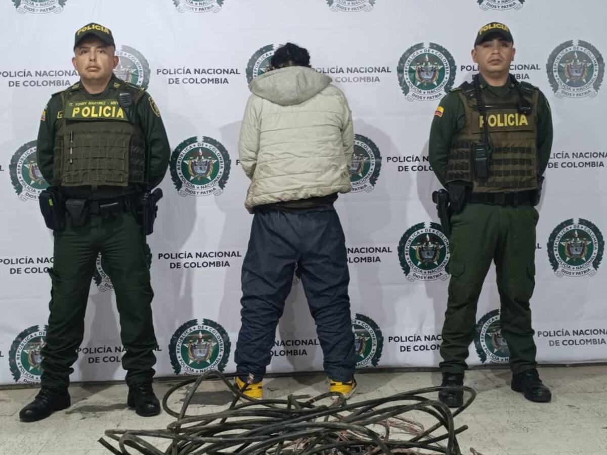 Capturan sujeto mientras hurtaba gran cantidad de cable de cobre