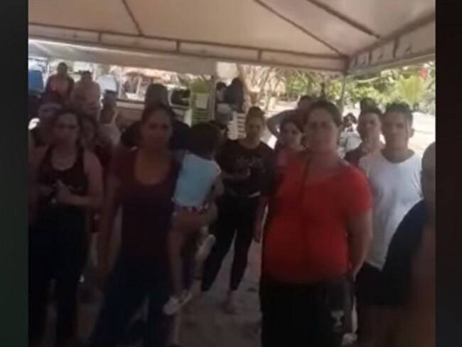 Protesta ciudadana tiene a más de 100 cubanos varados en Necoclí