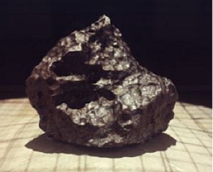 Primera pieza del Museo de ciencias naturales, "Aerolito de Santa Rosa de Viterbo", Hoy en el Museo Nacional de Colombia