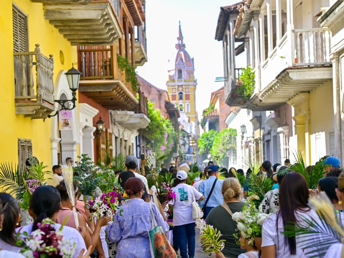 Multitudinaria procesión de Domingo de Ramos en Cartagena