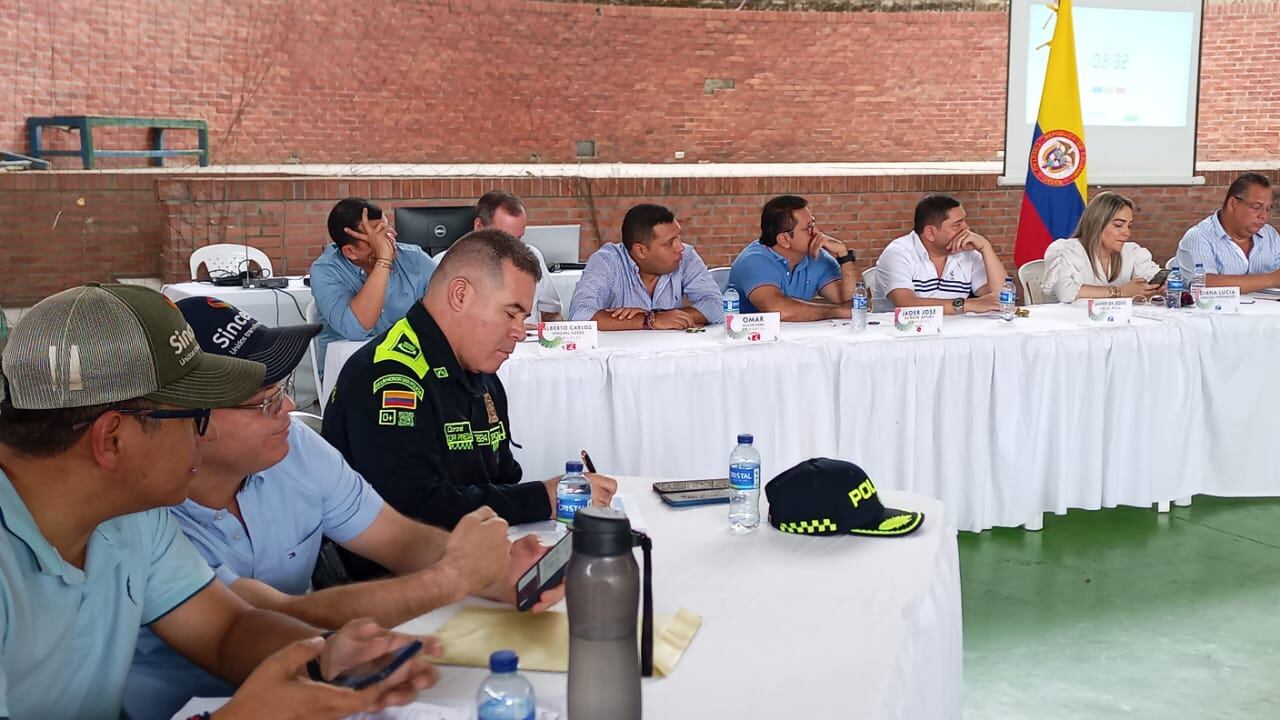 Baja participación y disputas políticas en el cabildo abierto de Sincelejo