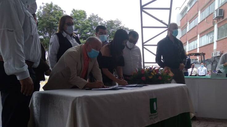 Ministra de educación, Maria Victoria Angulo