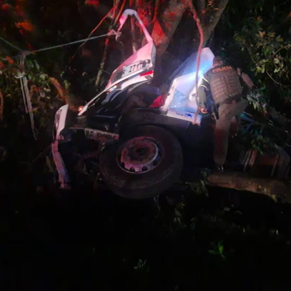 Camión chocó contra árbol en zona rural de Bayunca: el conductor está fuera de peligro