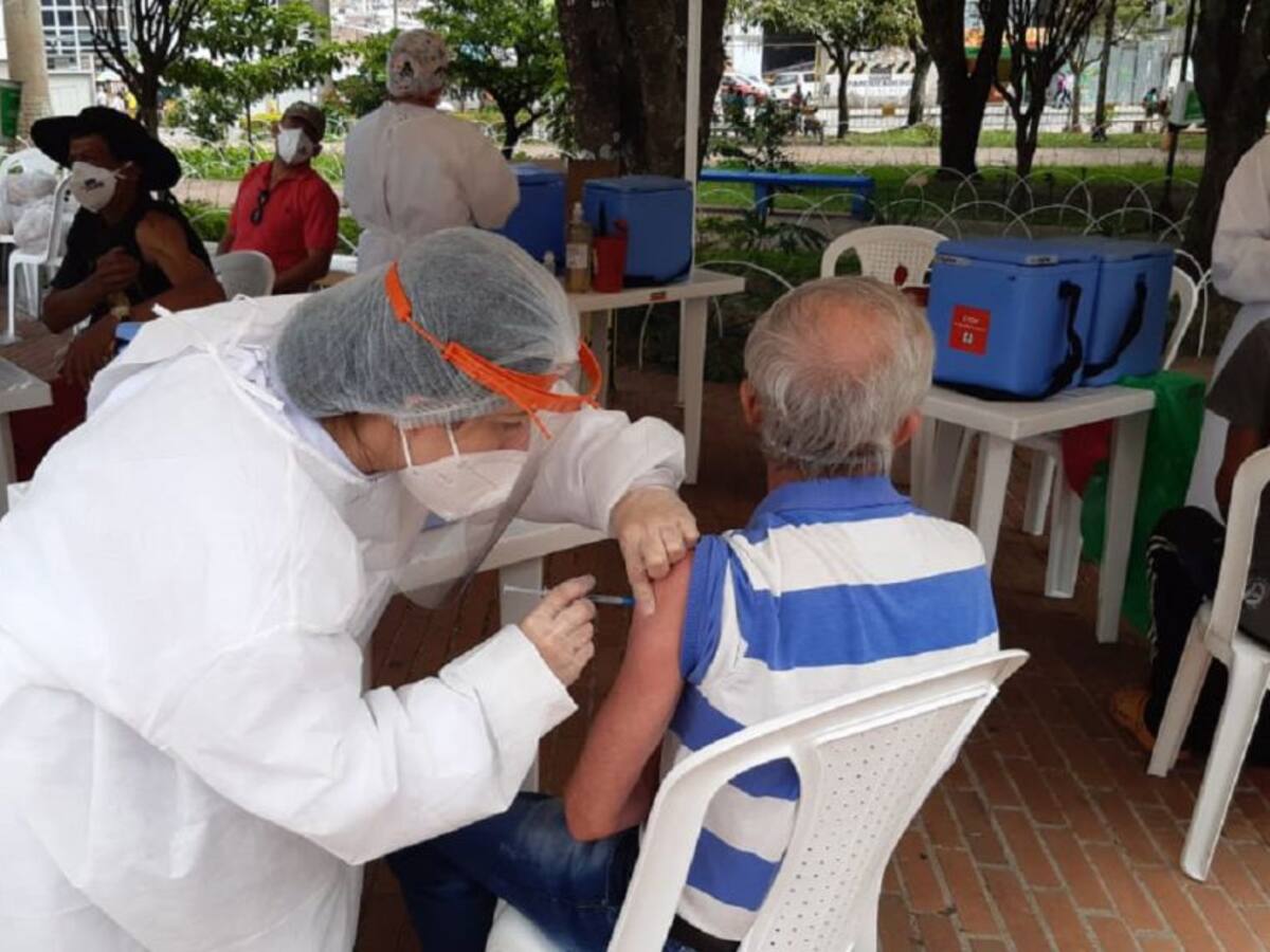 En Armenia comenzó vacunación COVID-19 para habitantes de calle