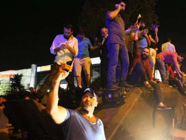 [Videos] Así se registró en redes sociales el intento de golpe de Estado en Turquia