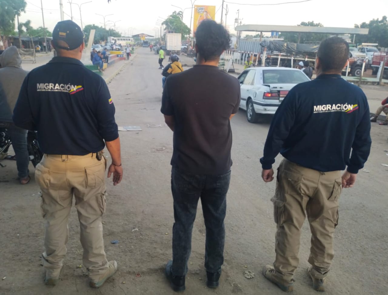 Ciudadano iraní deportado. Foto: cortesía Migración Colombia.