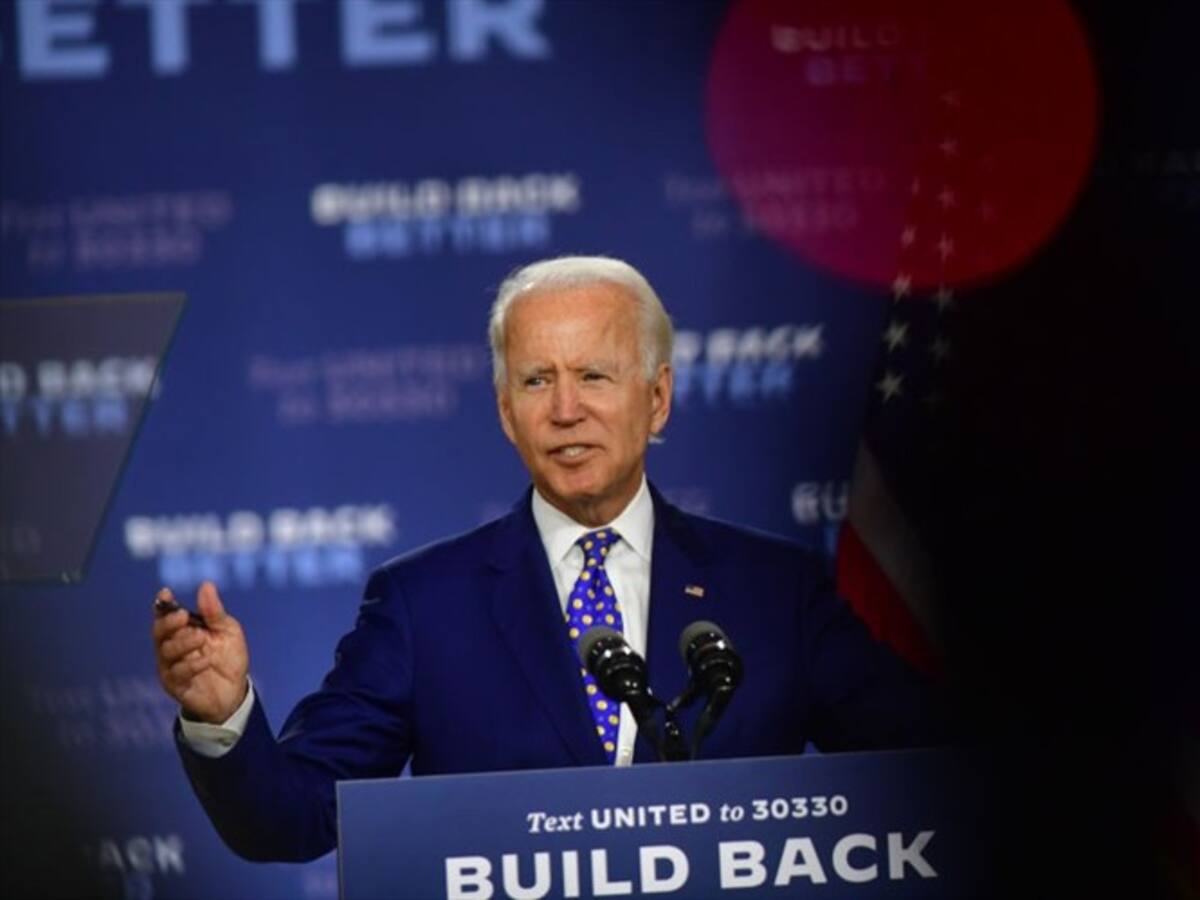 Comparación Biden-izquierda busca distraer la mala gestión del COVID-19: Debbie Wasserman