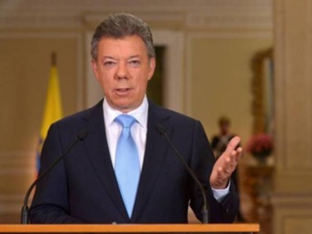 Santos pedirá a expresidentes representar a Colombia en funeral de Mandela