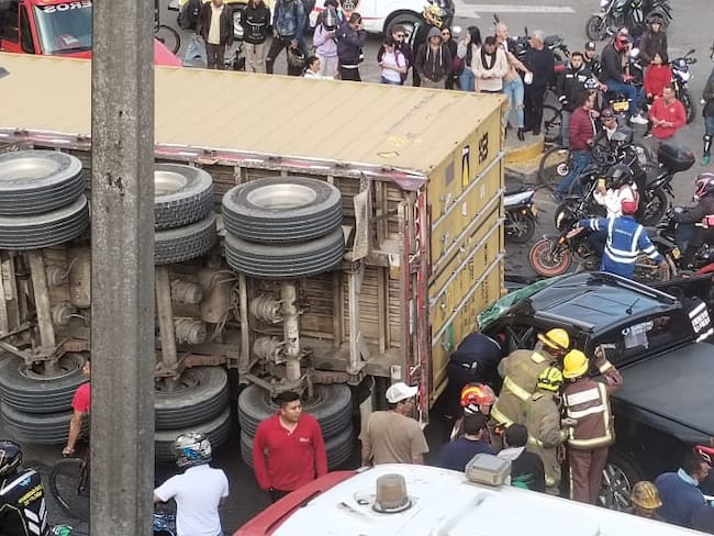 Accidente de transito en la glorieta de la vía Bogotá-Siberia