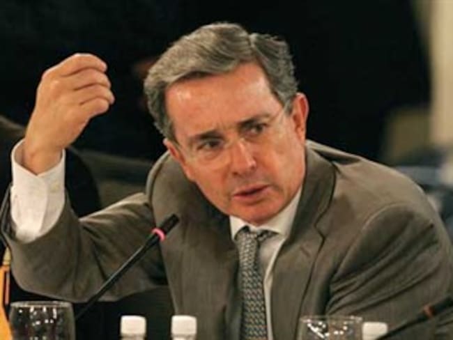 Si las circunstancias exigen que gallo viejo vuelva a la gallera, hay que hacerlo: Uribe