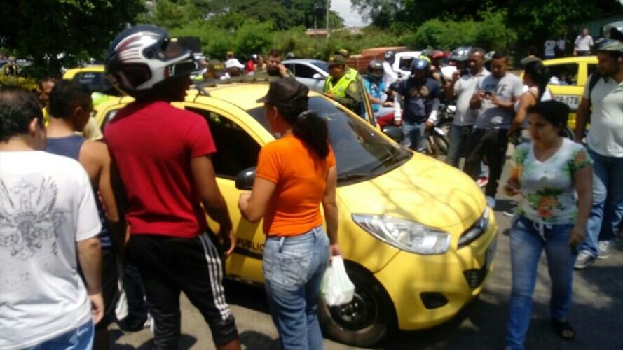 Pasajero habría asesinado a taxista en el nororiente de Cali. Foto: Erika Rebolledo (W Radio)