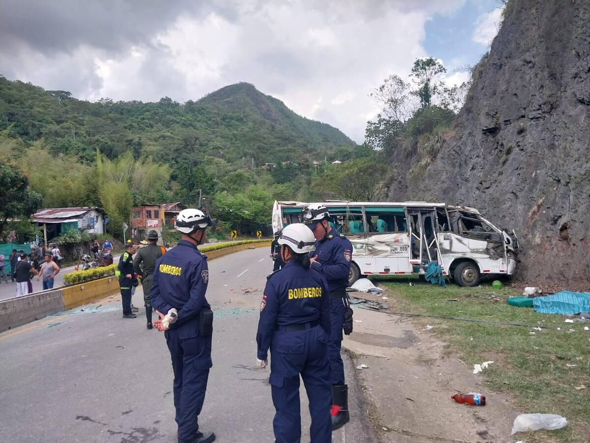 VIDEO | Grave accidente en vía Bogotá-La Vega: tres personas fallecidas y varios heridos