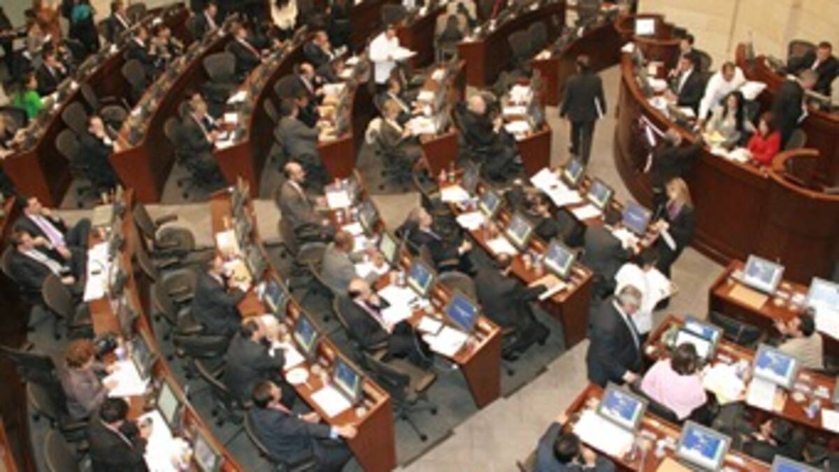 Es atípico que Gobierno no presente al Congreso los proyectos en bloque: Congresistas