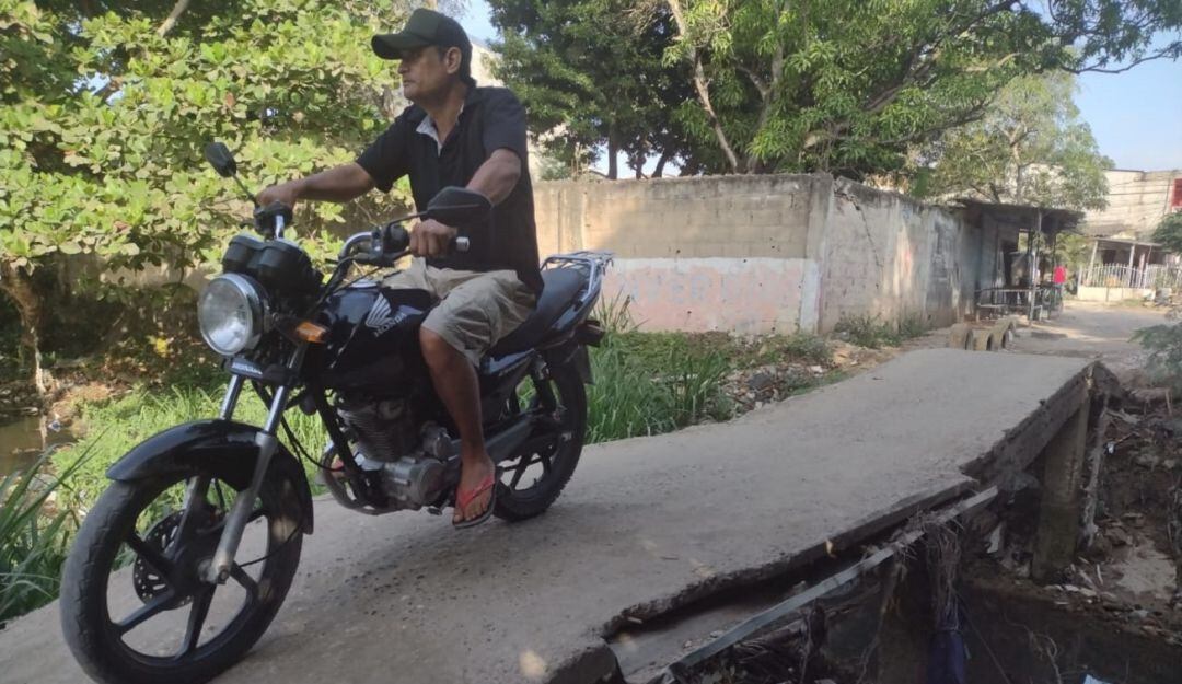 La comunidad expresó que son constantes los accidentes en esa deteriorada estructura