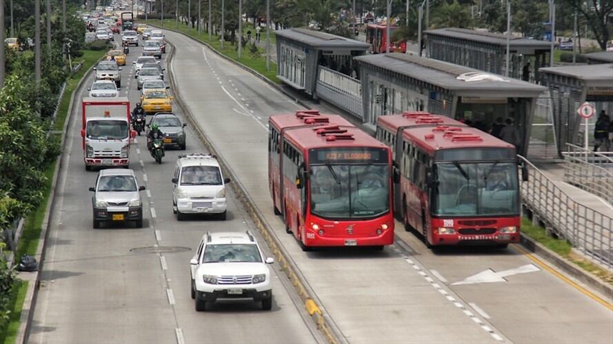 El material particulado es originado, entre otros, por el diésel que utilizan los buses de Transmilenio que es considerado contaminante de alto impacto sobre la salud de la población. Foto: Colprensa