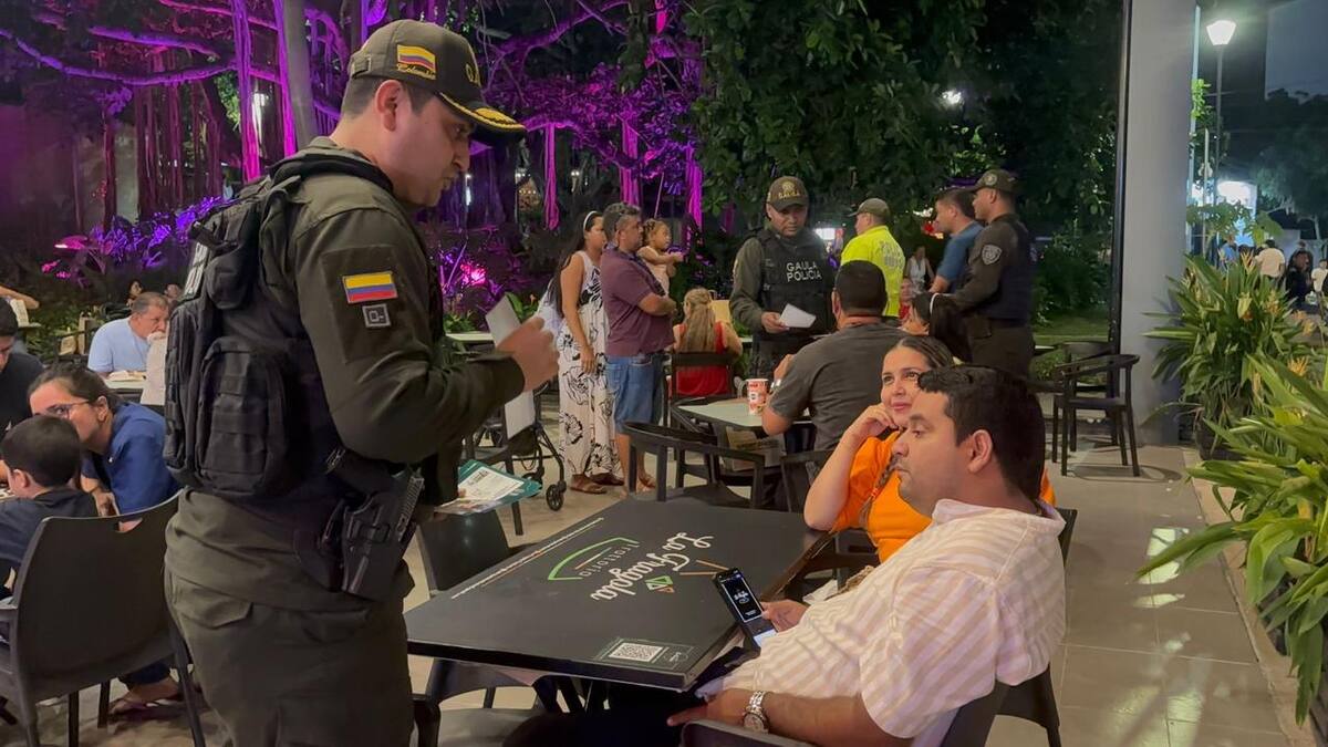 Policía Nacional intensifica campaña contra la extorsión en el sector comercial de Sucre