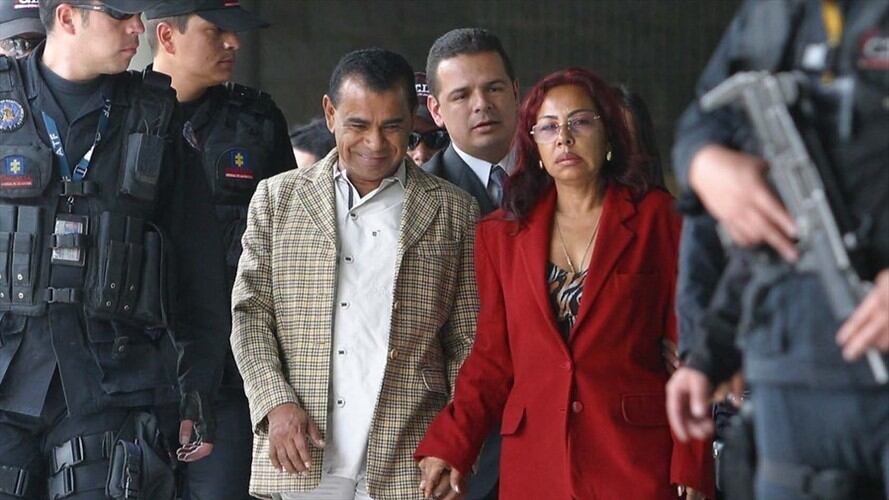 Funcionarios de Medicina Legal realizaron una visita a la casa de Enilce López, alias La Gata. Foto: Colprensa